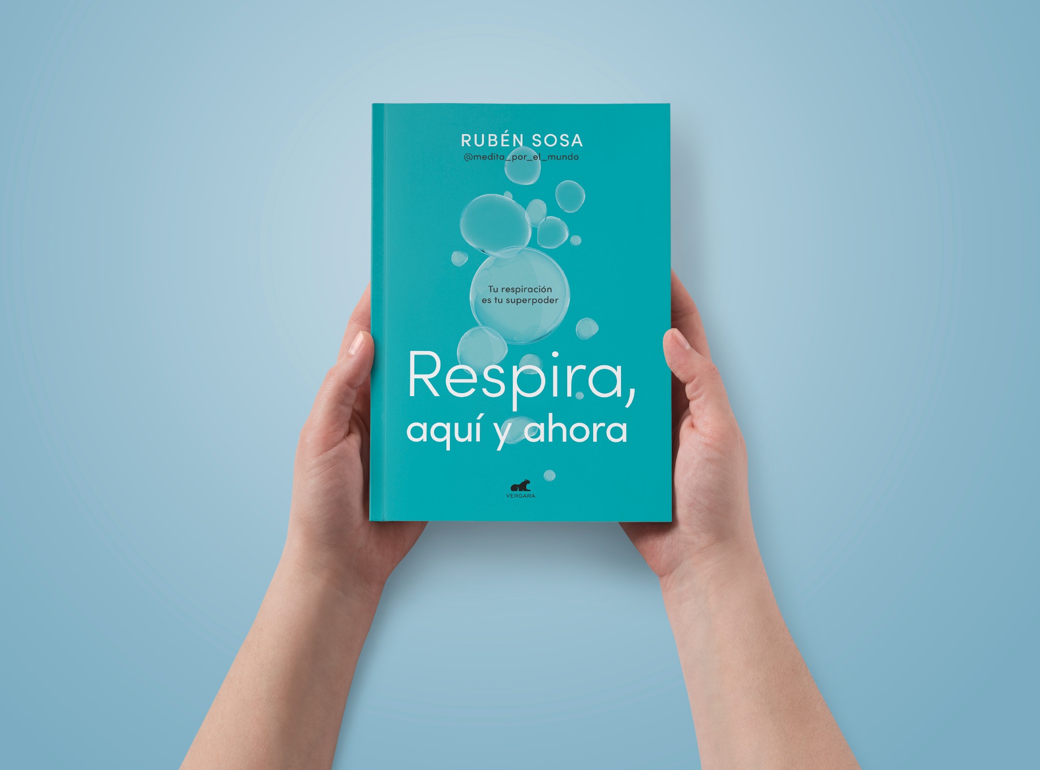 Respira, aquí y ahora, de Rubén Sosa, sostenido entre las manos