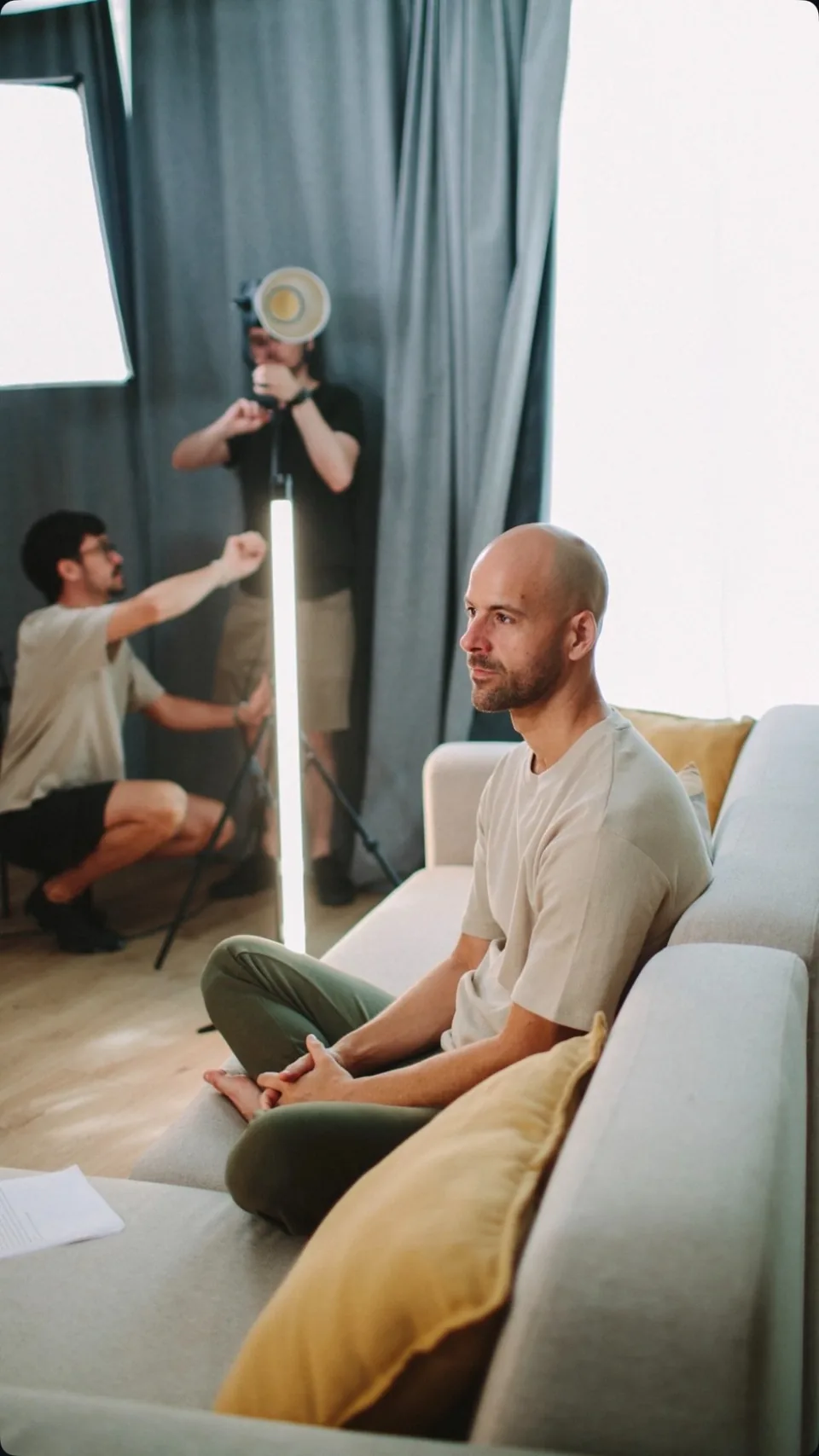 Rubén Sosa durante la preparación de una entrevista en el estudio