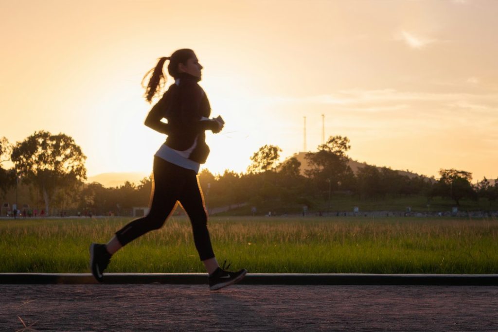 Flato al correr: qué hacer y qué tiene que ver con la respiración